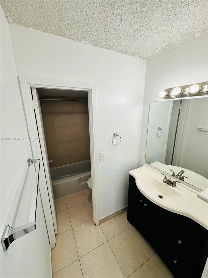 2020 NE 135th St, Unit 807, North Miami, FL 33181 Photo
