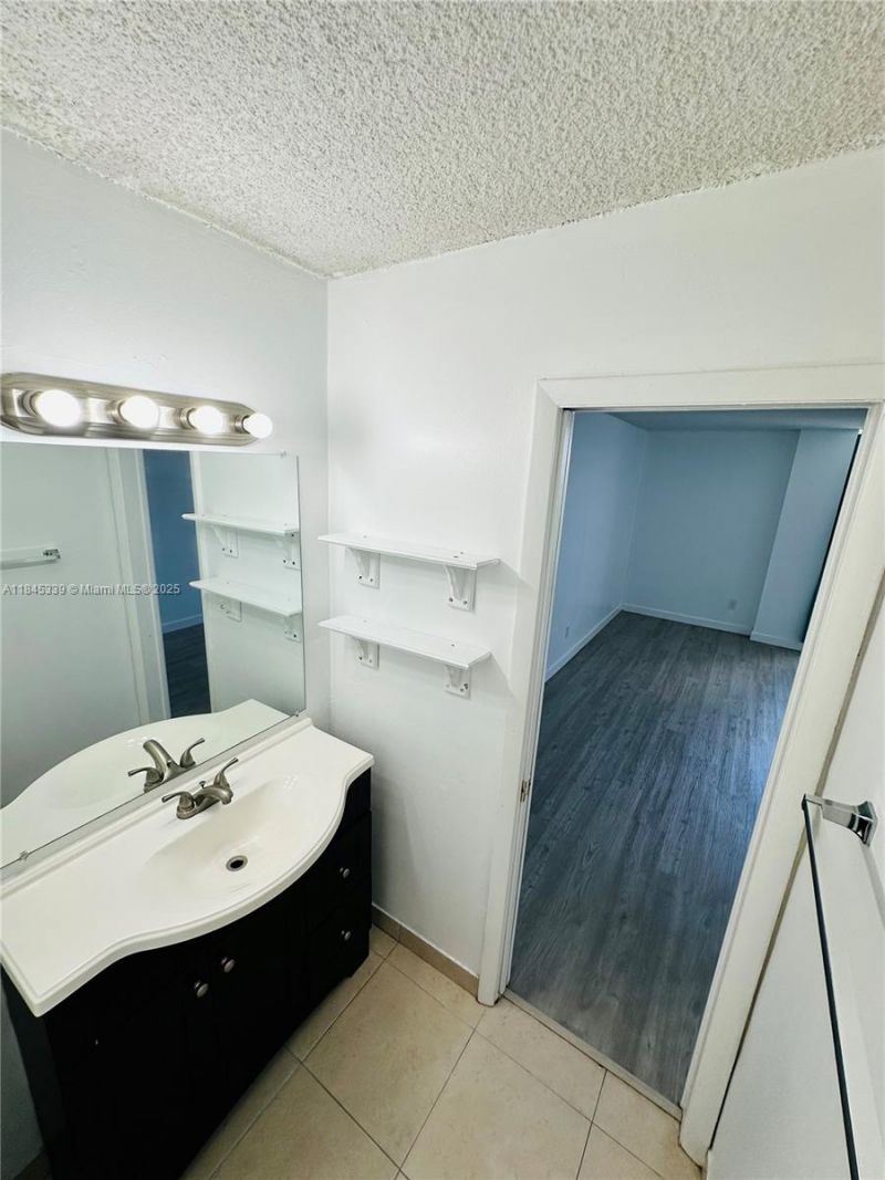 2020 NE 135th St, Unit 807, North Miami, FL 33181 Photo
