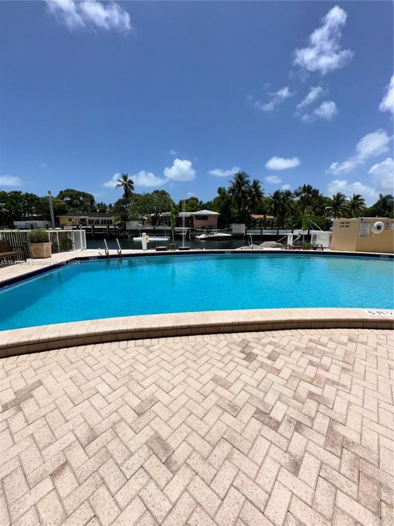 2020 NE 135th St, Unit 807, North Miami, FL 33181 Photo