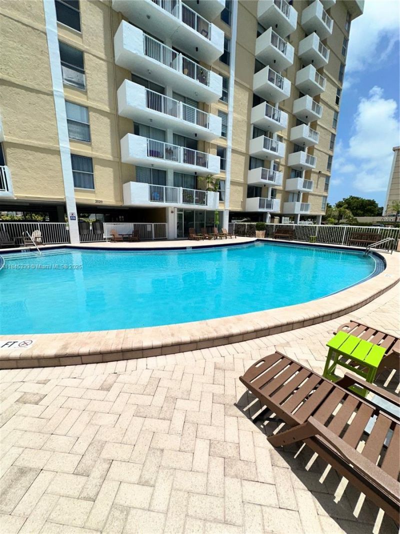 2020 NE 135th St, Unit 807, North Miami, FL 33181 Photo