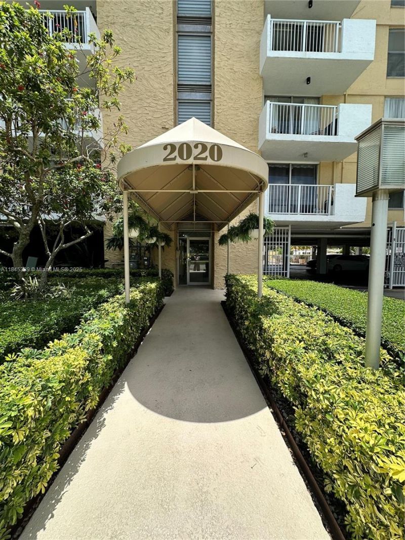 2020 NE 135th St, Unit 807, North Miami, FL 33181 Photo