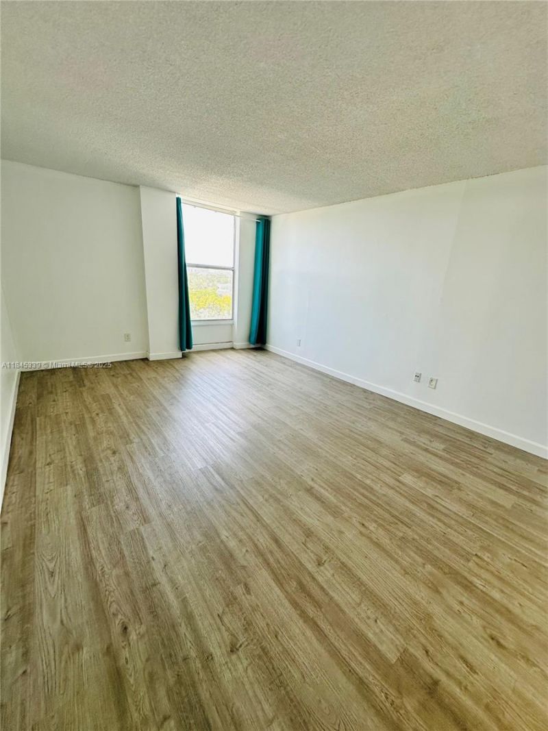 2020 NE 135th St, Unit 807, North Miami, FL 33181 Photo