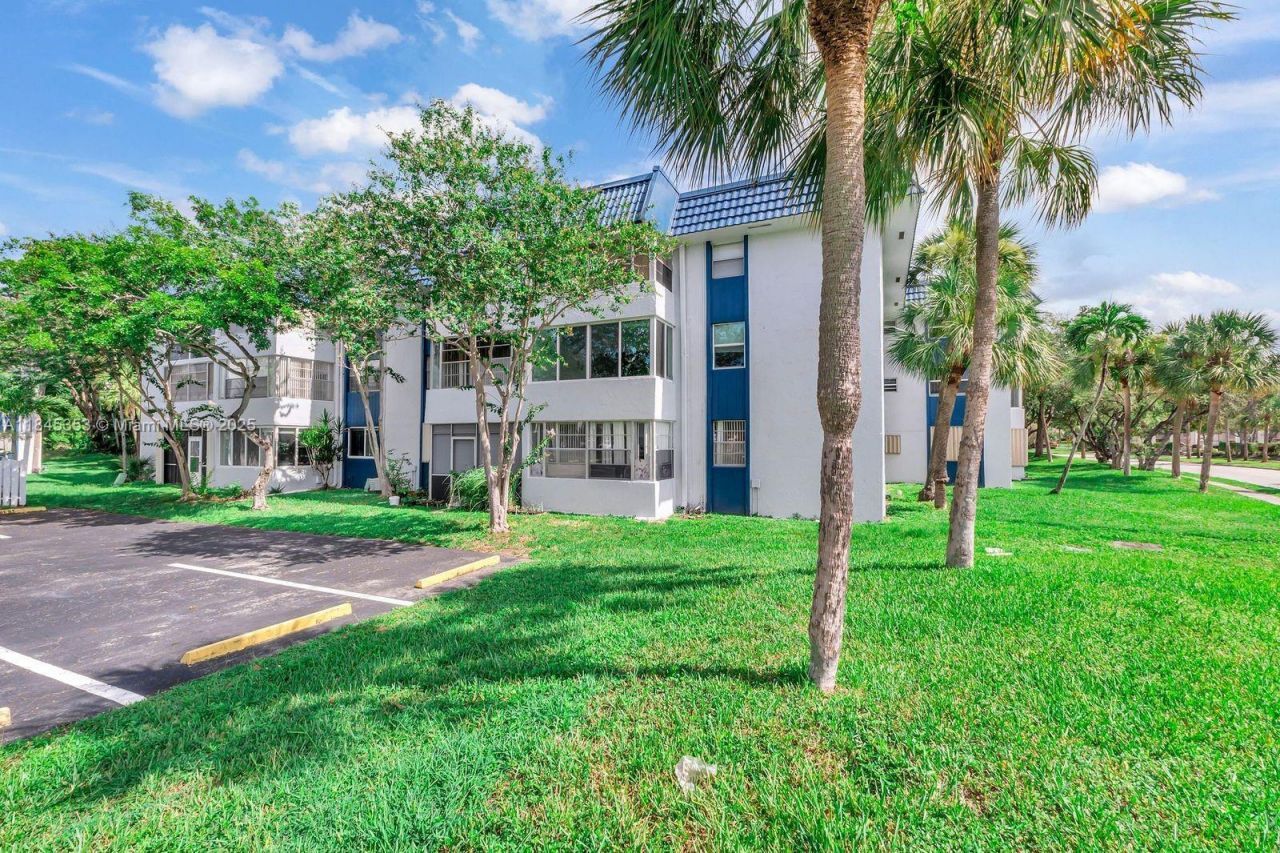 3080 Holiday Springs Blvd, Unit 207, Margate, FL 33063 Photo