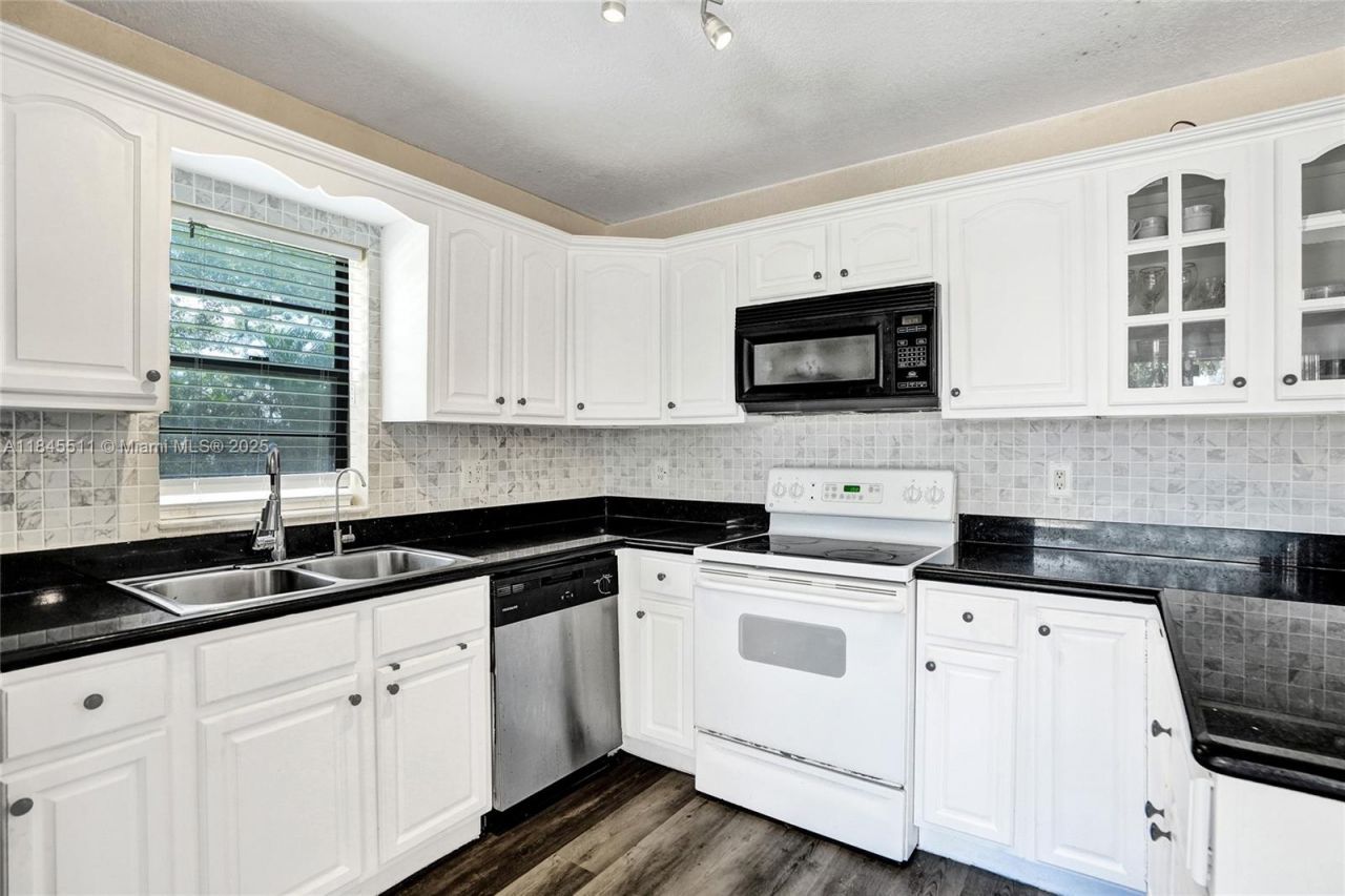 2560 NW 99th Ave, Coral Springs, FL 33065 Photo