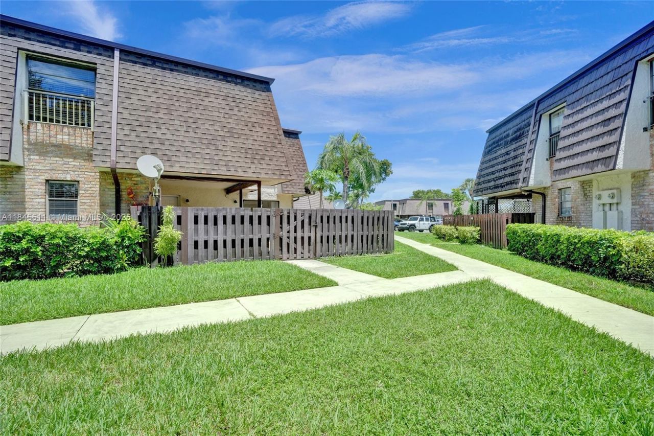 2560 NW 99th Ave, Coral Springs, FL 33065 Photo