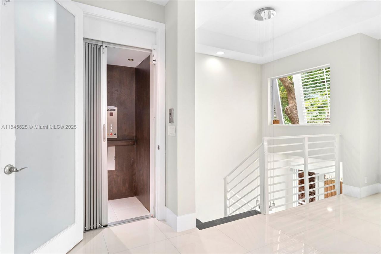 811 SE 12th Ct, Fort Lauderdale, FL 33316 Photo