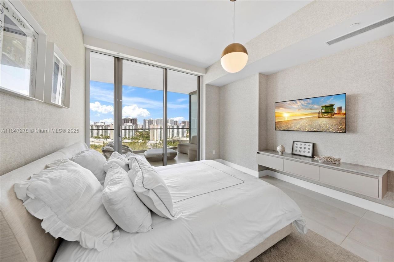 18975 E Collins Ave, Unit 1403, Sunny Isles Beach, FL 33160 Photo