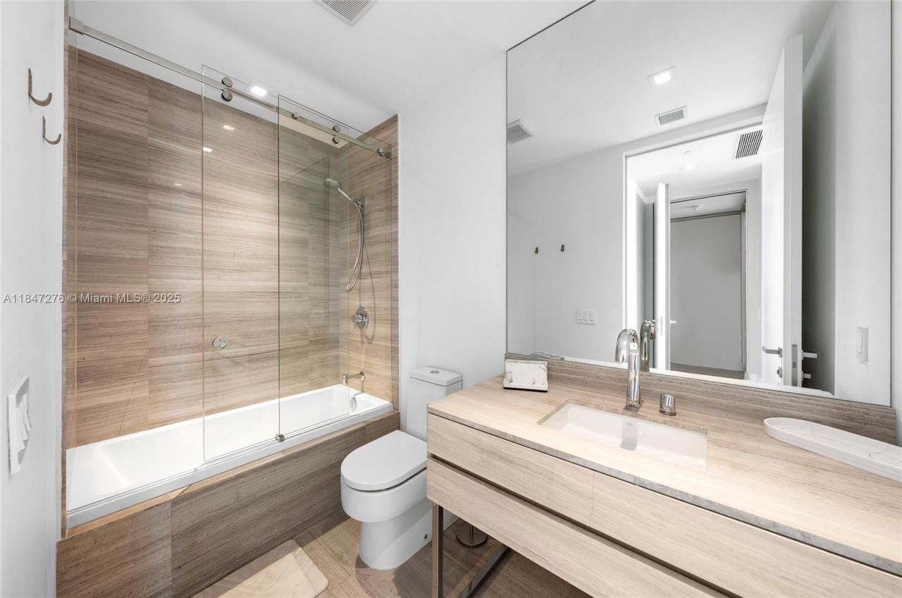 18975 E Collins Ave, Unit 1403, Sunny Isles Beach, FL 33160 Photo