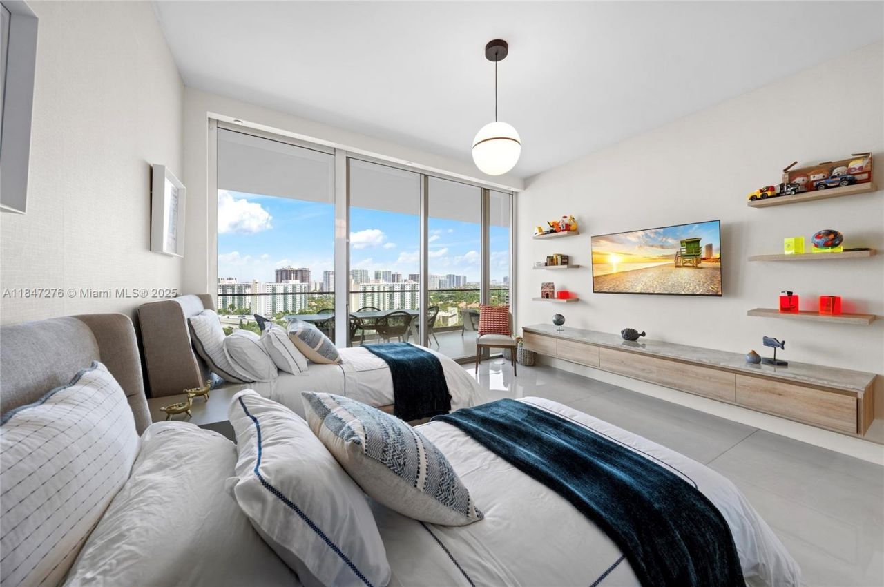 18975 E Collins Ave, Unit 1403, Sunny Isles Beach, FL 33160 Photo