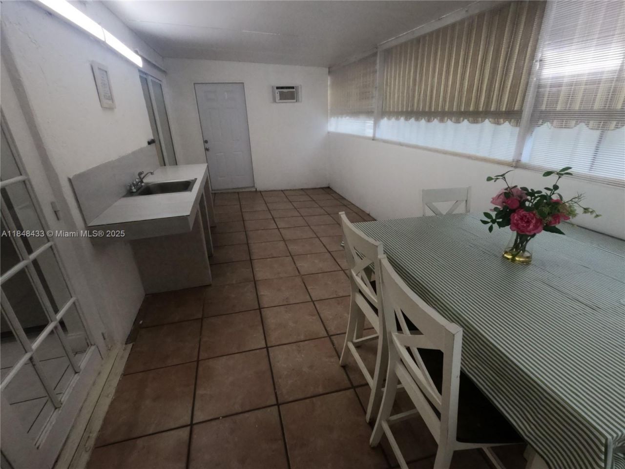 8945 NW 114th St, Hialeah Gardens, FL 33018 Photo