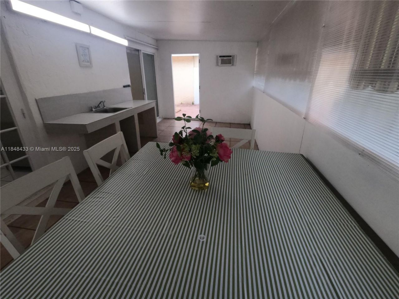 8945 NW 114th St, Hialeah Gardens, FL 33018 Photo