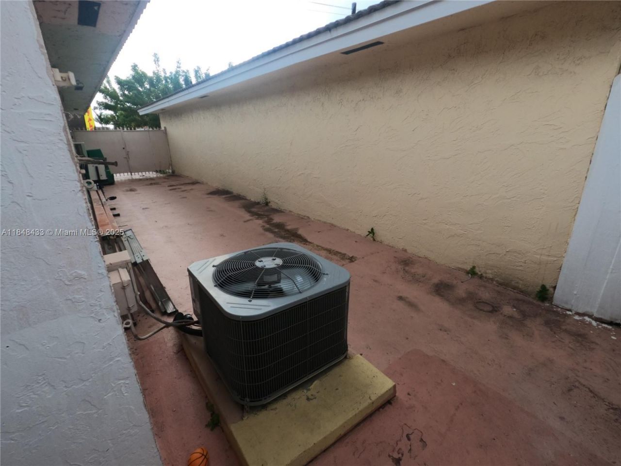 8945 NW 114th St, Hialeah Gardens, FL 33018 Photo