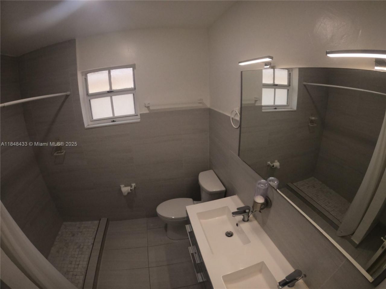 8945 NW 114th St, Hialeah Gardens, FL 33018 Photo