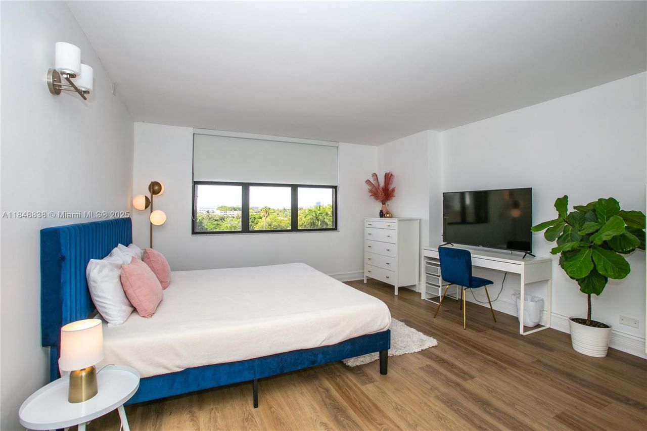 1800 NE 114th St, Unit 511, Miami, FL 33181 Photo