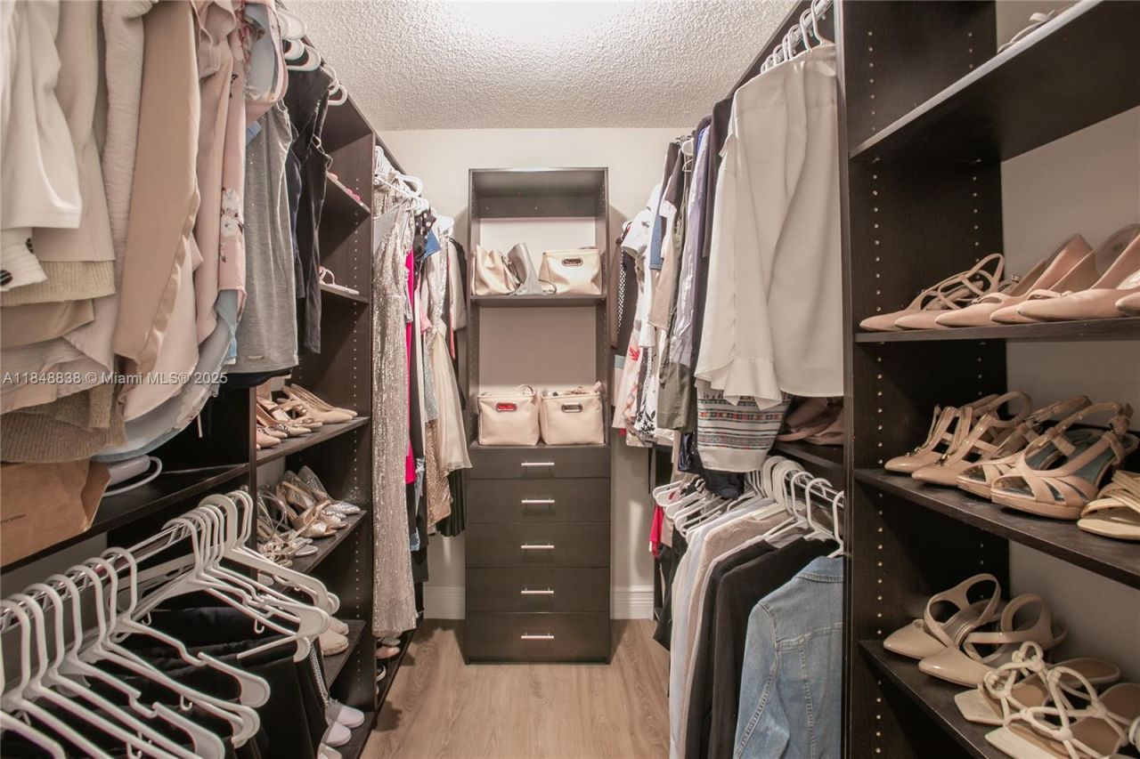 1800 NE 114th St, Unit 511, Miami, FL 33181 Photo