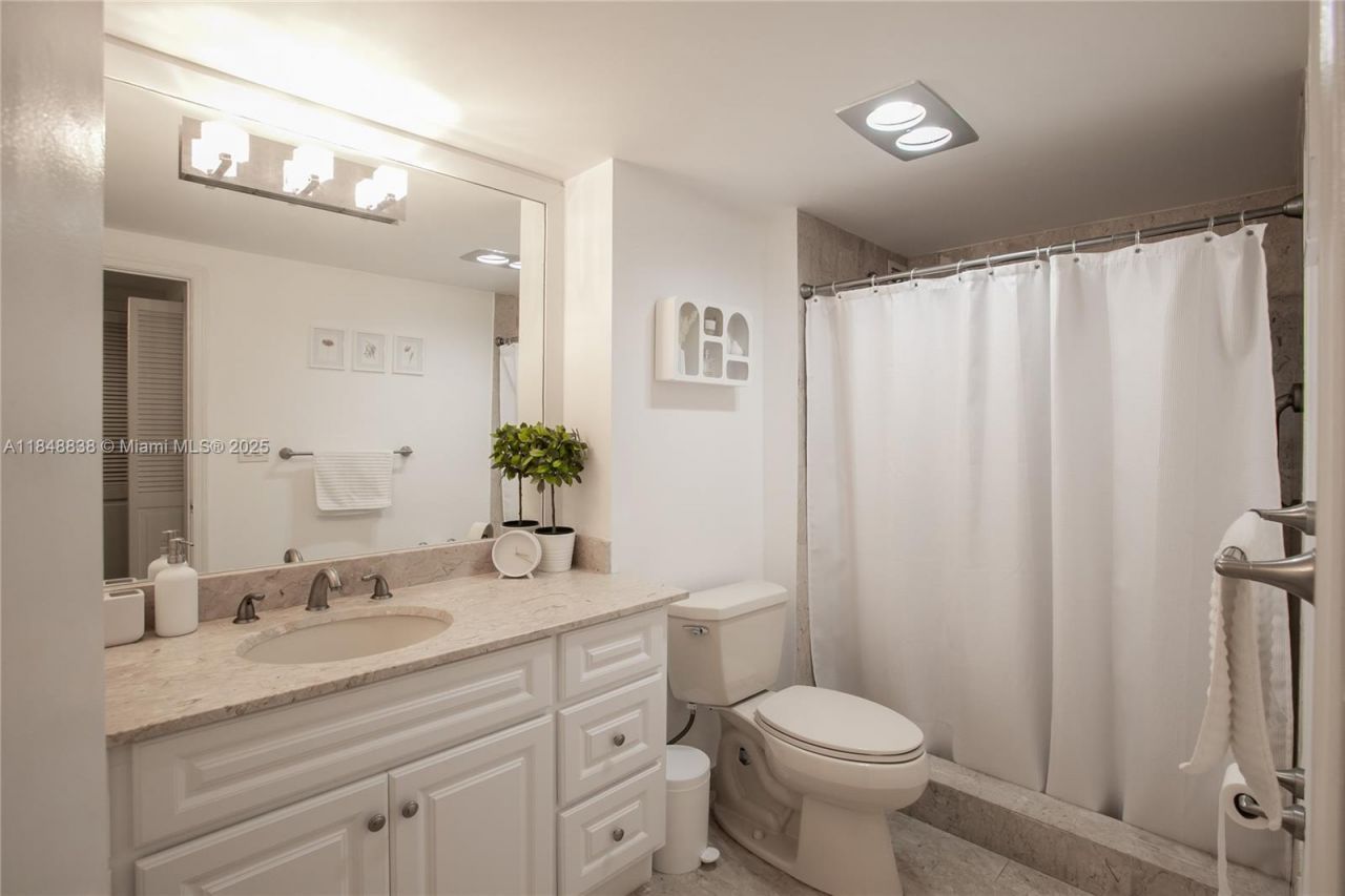 1800 NE 114th St, Unit 511, Miami, FL 33181 Photo