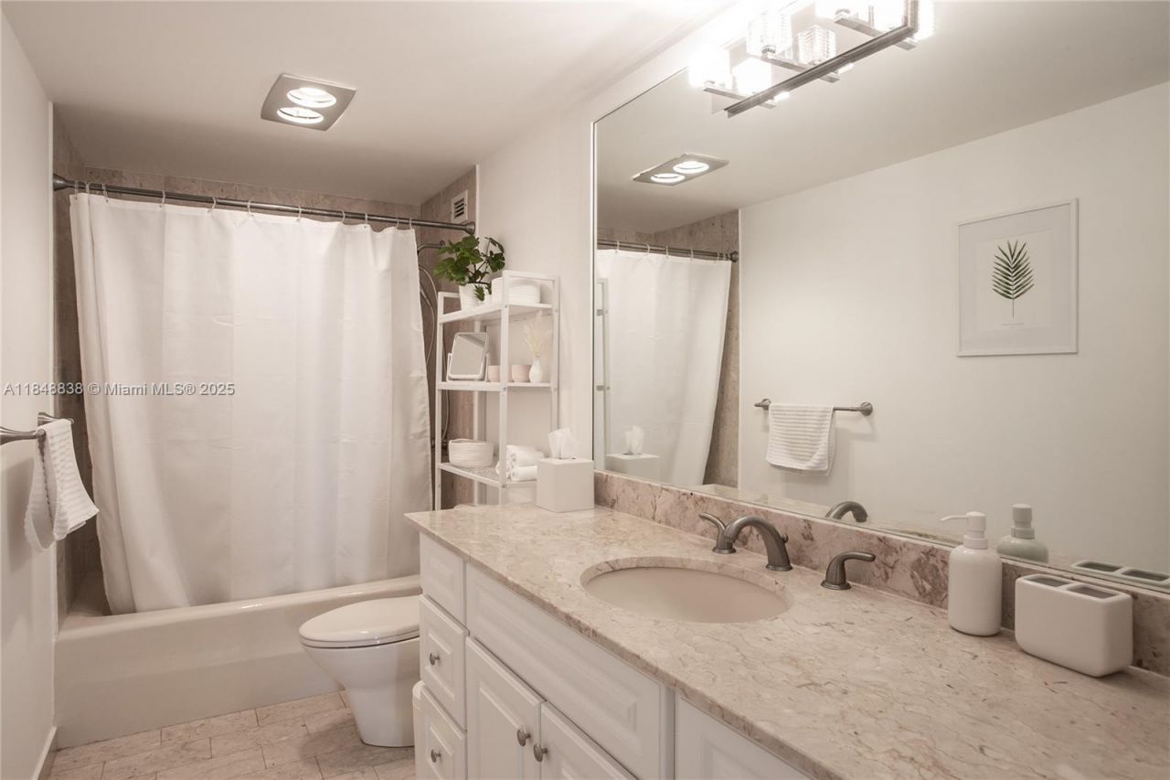 1800 NE 114th St, Unit 511, Miami, FL 33181 Photo