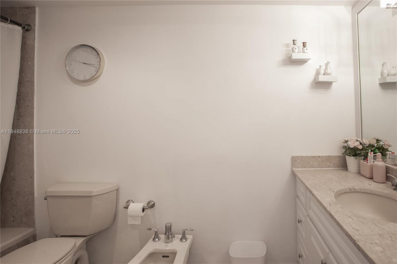 1800 NE 114th St, Unit 511, Miami, FL 33181 Photo