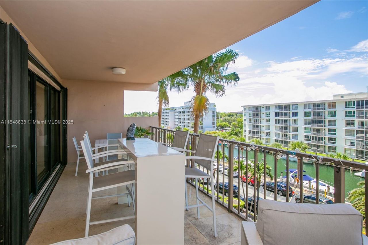 1800 NE 114th St, Unit 511, Miami, FL 33181 Photo