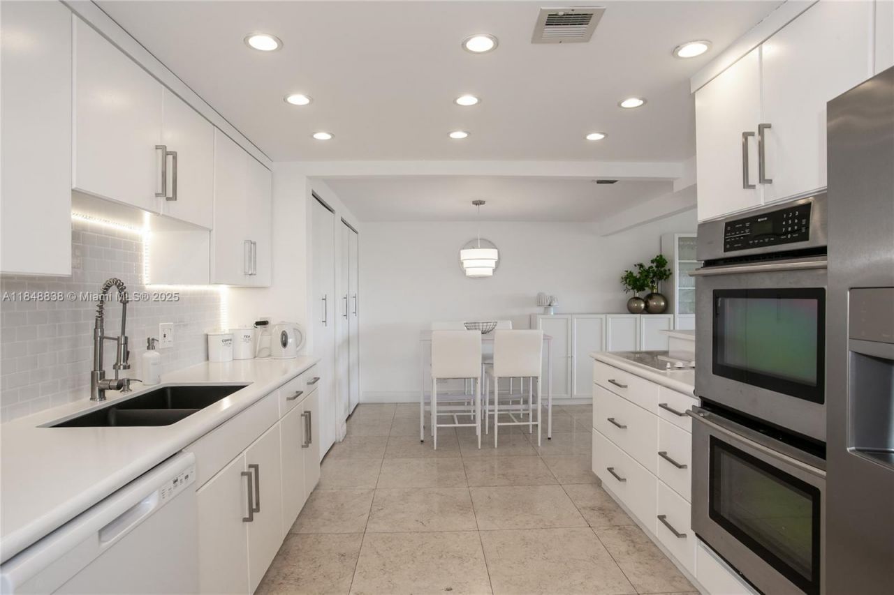 1800 NE 114th St, Unit 511, Miami, FL 33181 Photo