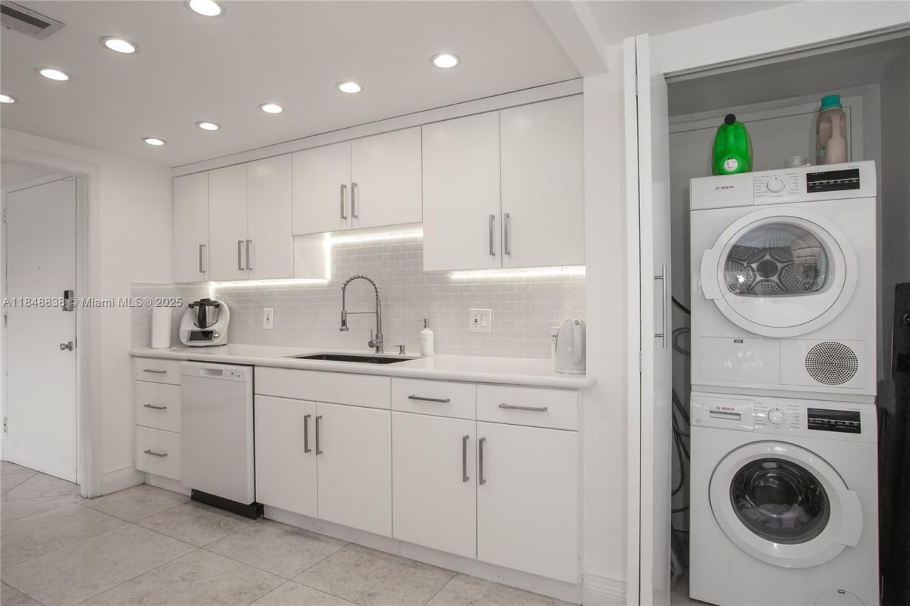 1800 NE 114th St, Unit 511, Miami, FL 33181 Photo