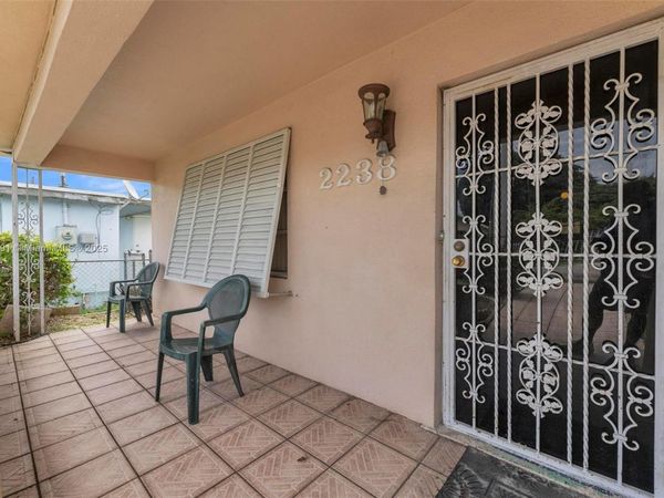 2238 NW 58th St, Miami, FL 33142