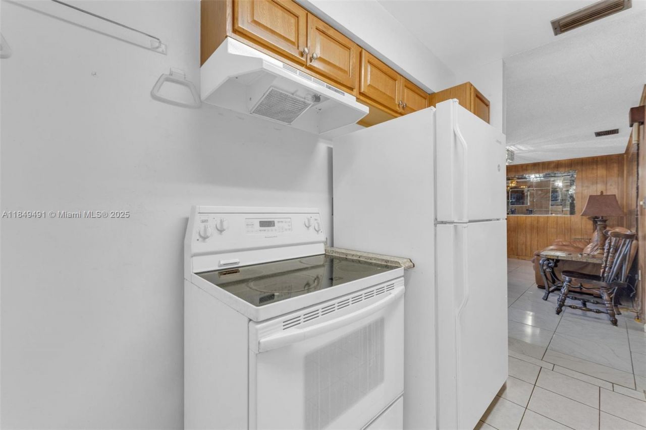 2238 NW 58th St, Miami, FL 33142 Photo