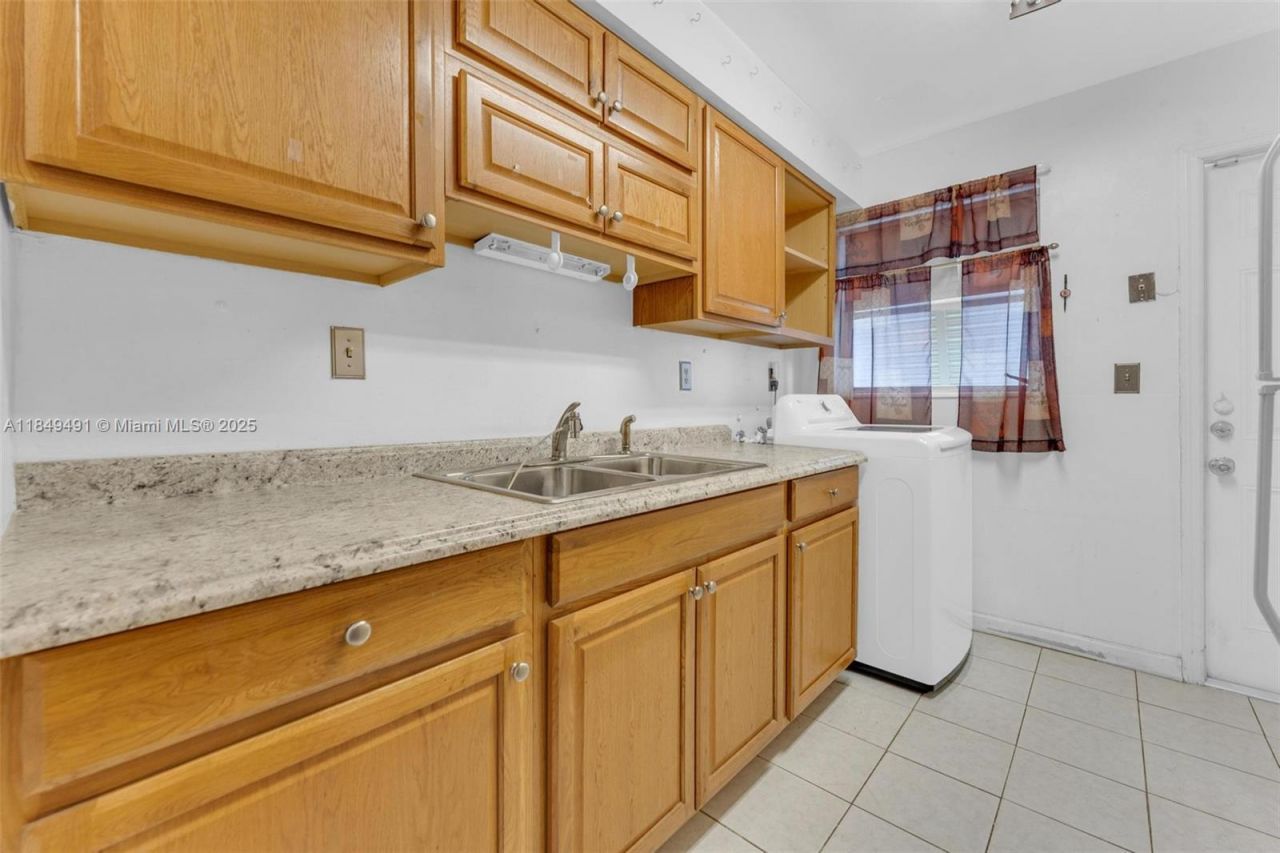 2238 NW 58th St, Miami, FL 33142 Photo