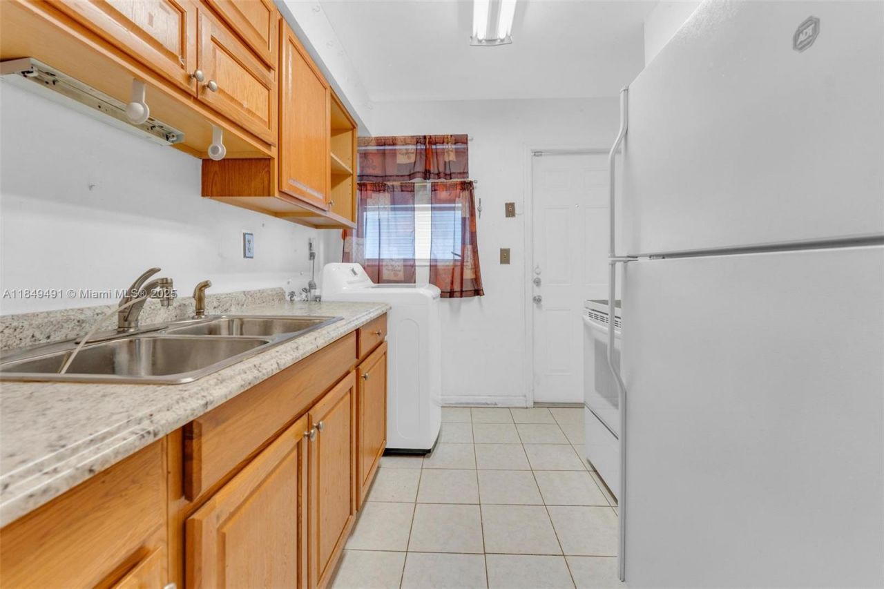 2238 NW 58th St, Miami, FL 33142 Photo