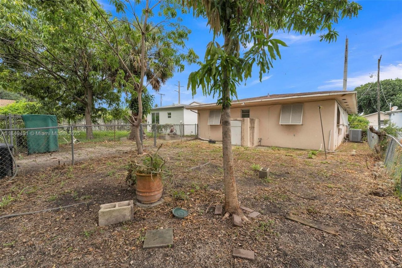 2238 NW 58th St, Miami, FL 33142 Photo