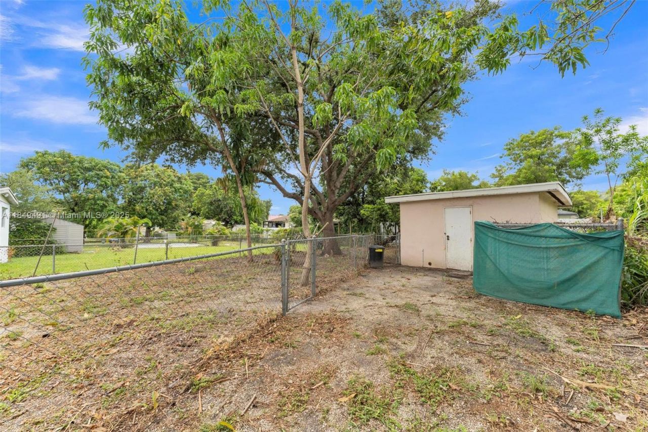 2238 NW 58th St, Miami, FL 33142 Photo