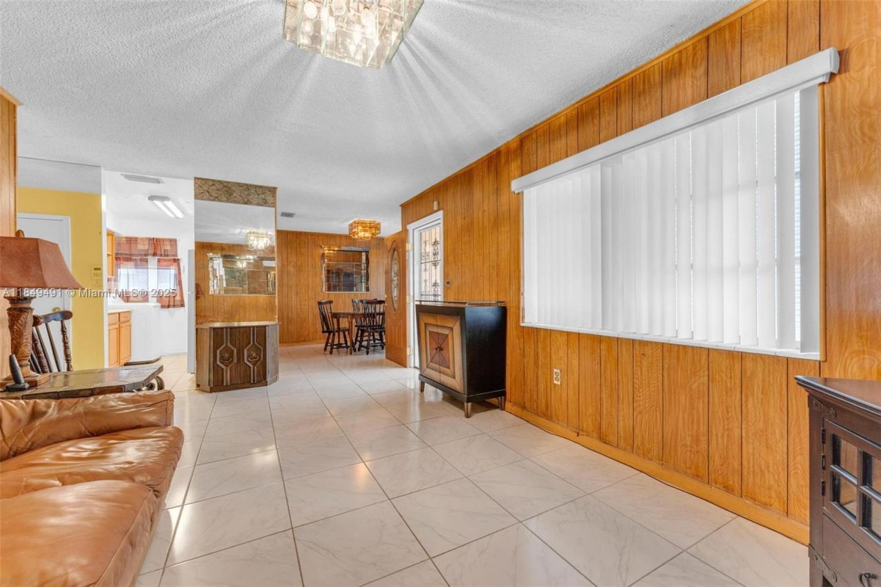 2238 NW 58th St, Miami, FL 33142 Photo