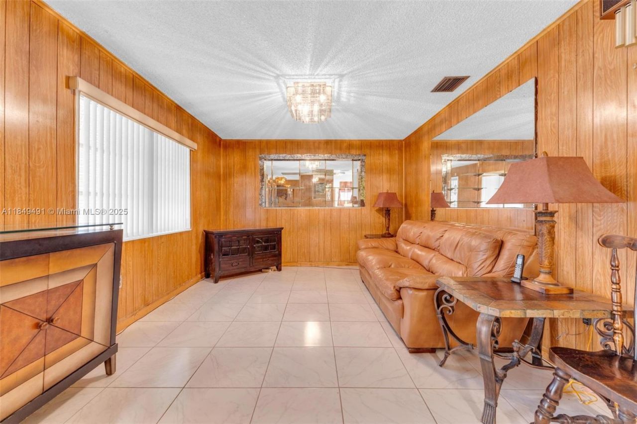 2238 NW 58th St, Miami, FL 33142 Photo