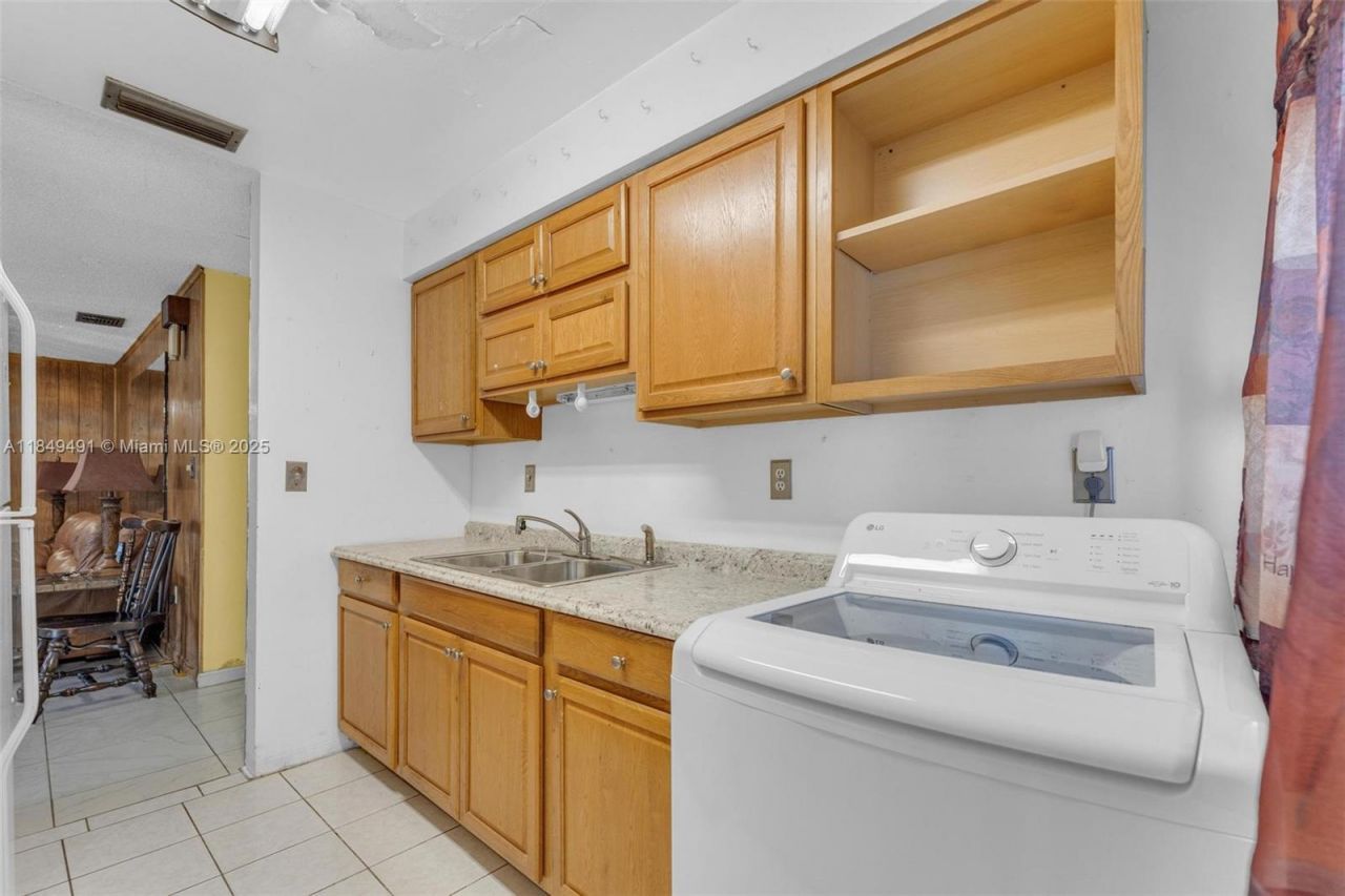 2238 NW 58th St, Miami, FL 33142 Photo