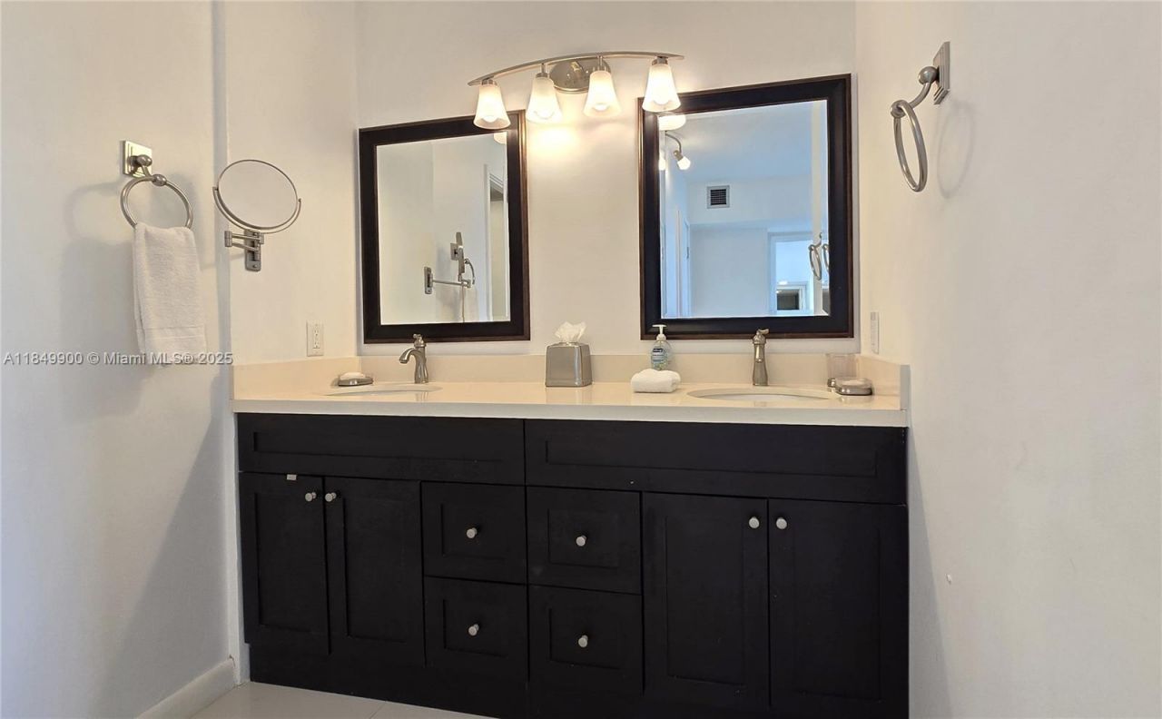 3731 N Country Club Dr, Unit 1825, Aventura, FL 33180 Photo