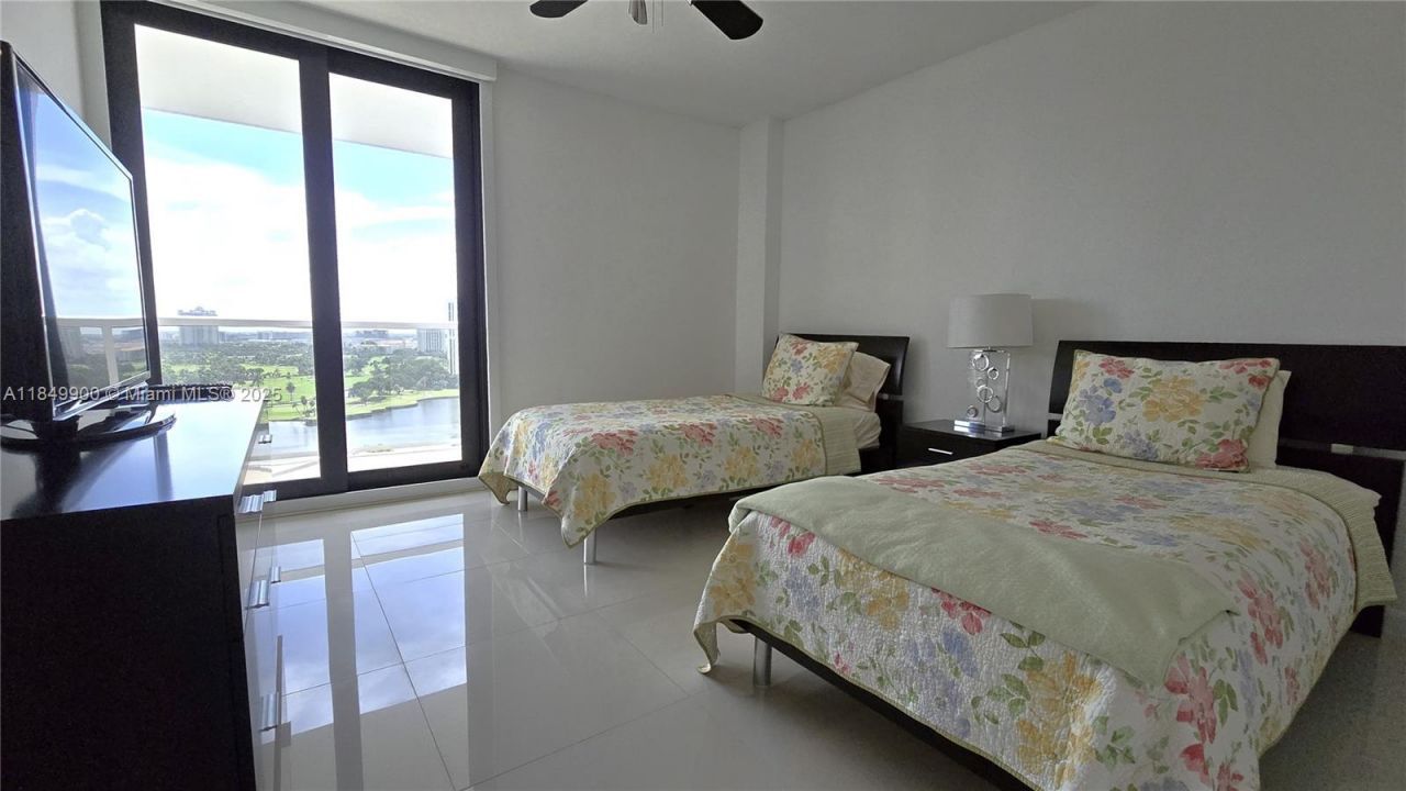 3731 N Country Club Dr, Unit 1825, Aventura, FL 33180 Photo