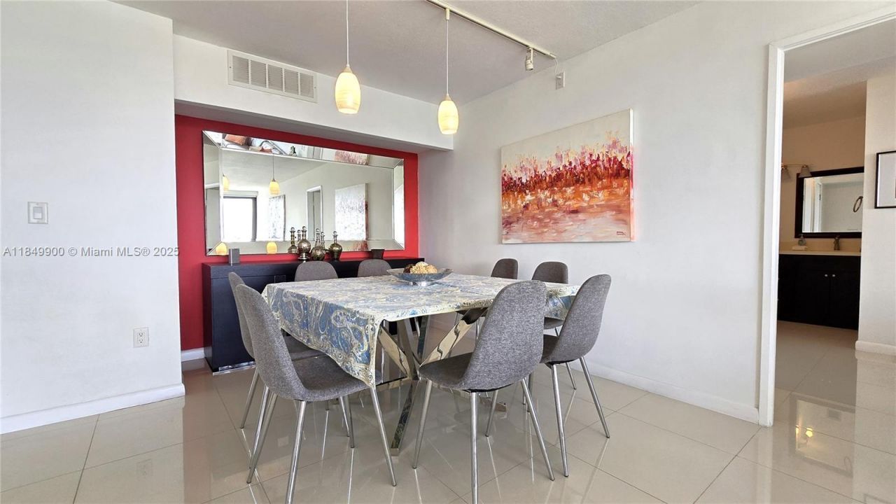 3731 N Country Club Dr, Unit 1825, Aventura, FL 33180 Photo