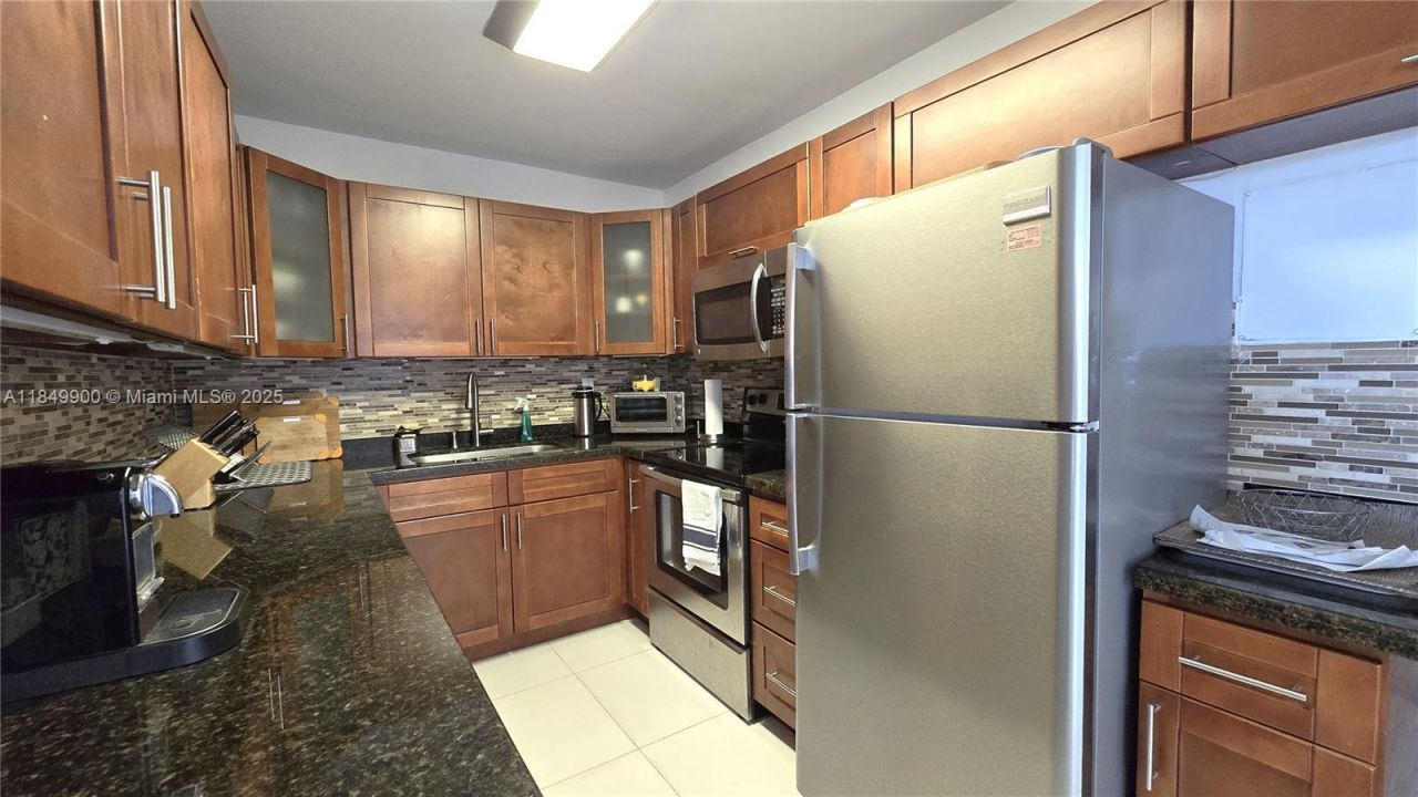 3731 N Country Club Dr, Unit 1825, Aventura, FL 33180 Photo