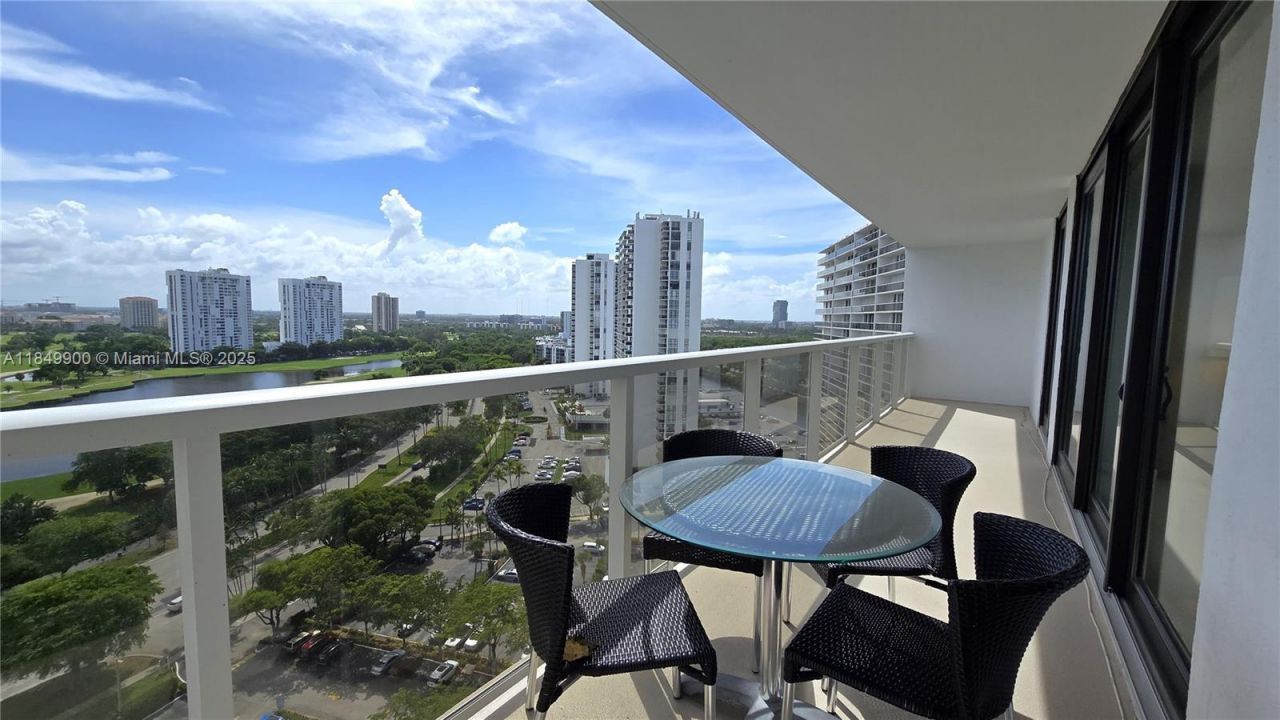 3731 N Country Club Dr, Unit 1825, Aventura, FL 33180 Photo