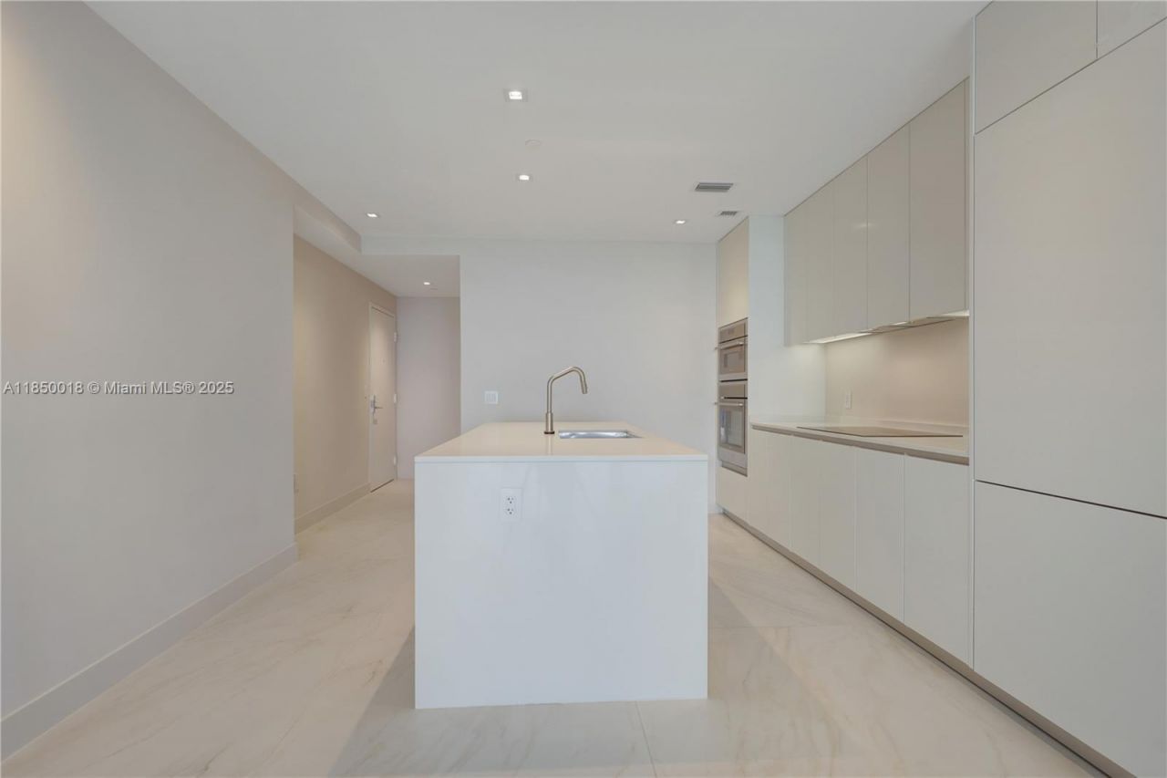 700 NE 24 Street, Unit 2803, Miami, FL 33137 Photo