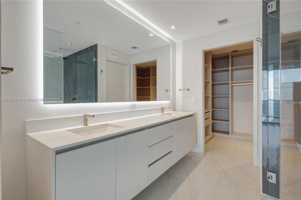 700 NE 24 Street, Unit 2803, Miami, FL 33137 Photo