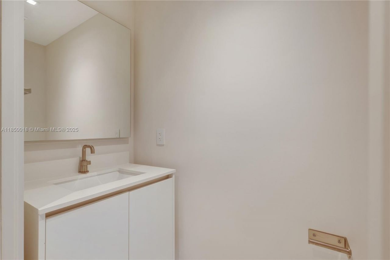 700 NE 24 Street, Unit 2803, Miami, FL 33137 Photo