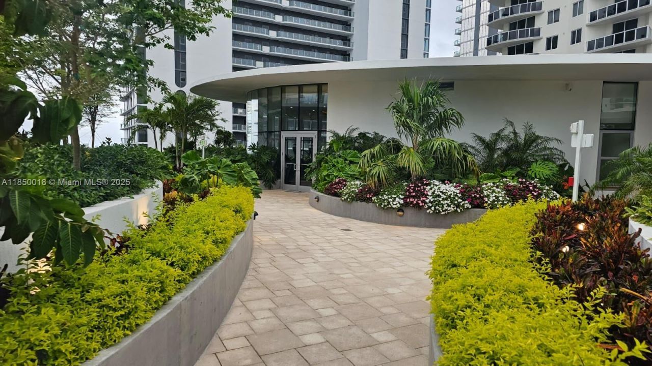 700 NE 24 Street, Unit 2803, Miami, FL 33137 Photo