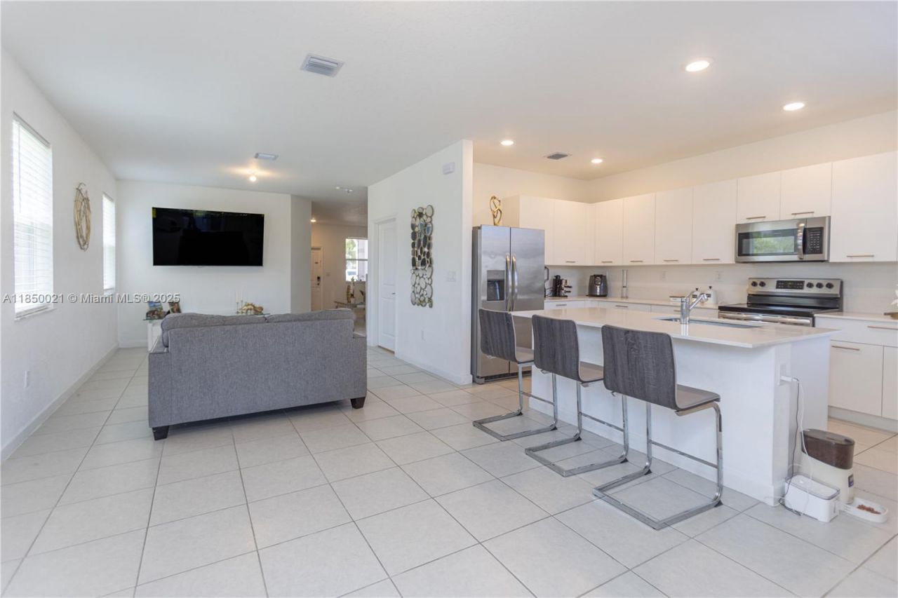 12561 NW 23rd Pl, Miami, FL 33167 Photo