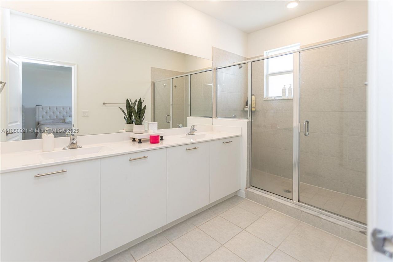 12561 NW 23rd Pl, Miami, FL 33167 Photo