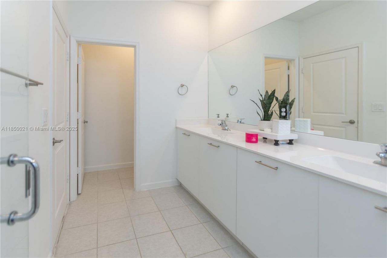 12561 NW 23rd Pl, Miami, FL 33167 Photo