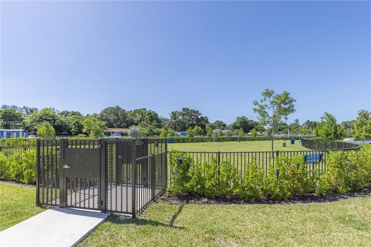 12561 NW 23rd Pl, Miami, FL 33167 Photo