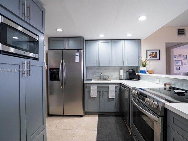 500 Three Islands Blvd, Unit 1008, Hallandale Beach, FL 33009