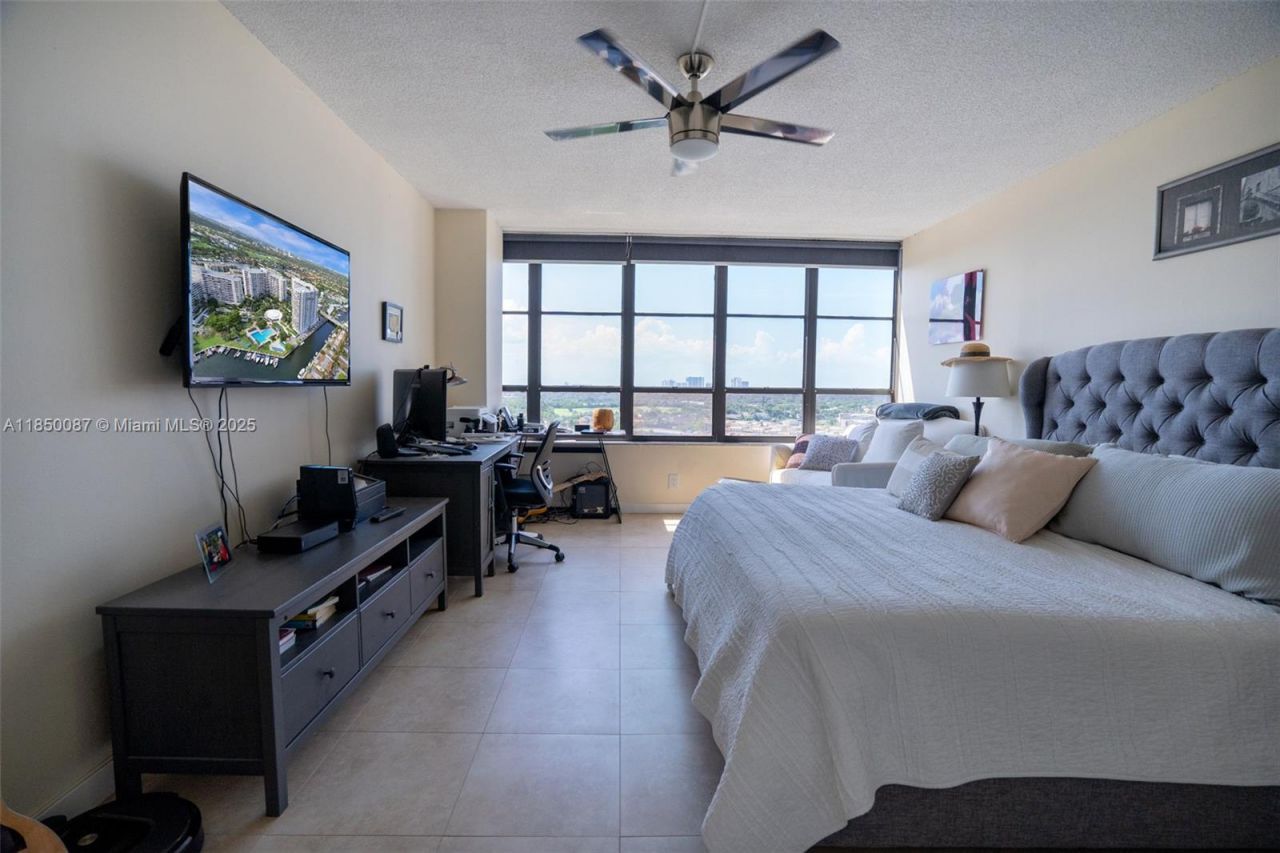 500 Three Islands Blvd, Unit 1008, Hallandale Beach, FL 33009 Photo