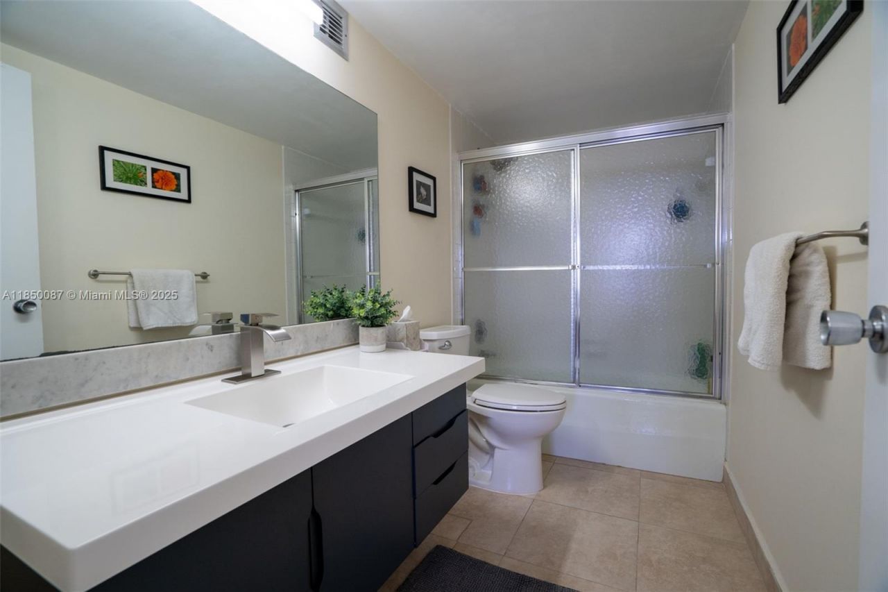 500 Three Islands Blvd, Unit 1008, Hallandale Beach, FL 33009 Photo